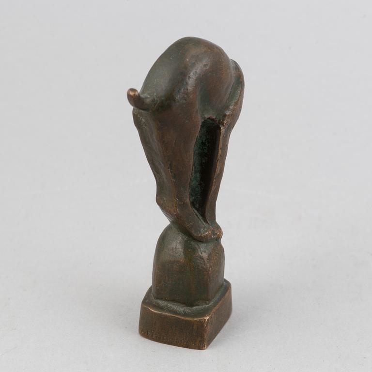Jussi Mäntynen, a patinated bronze sculpture of a lynx, signed.