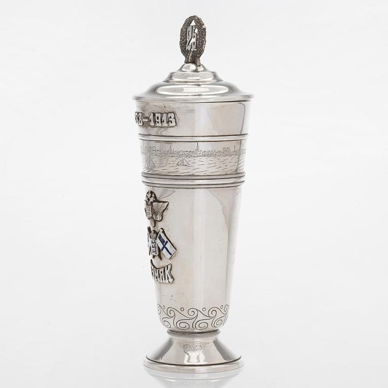 Pokal, silver, 25-års jubileumsseglats 1888-1913, oidentifierad mästare, S:t Petersburg kring 1910.