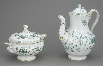 TERRIN med LOCK samt KAFFEKANNA, porslin, Meissen, första sortering, 1900-talets mitt.