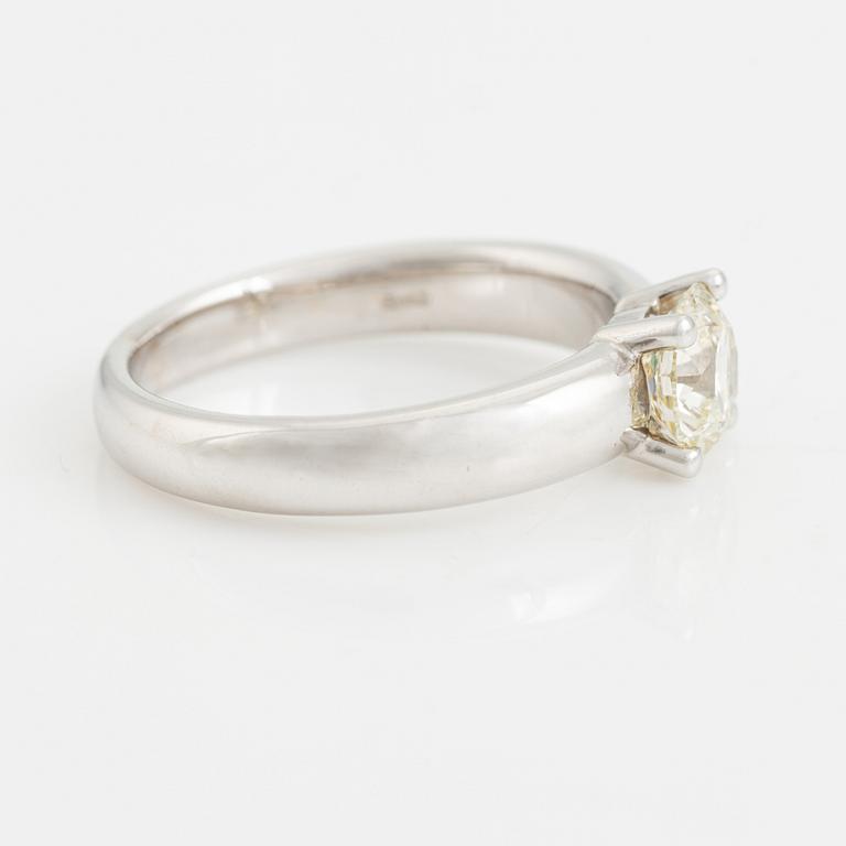 Brilliant cut diamond solitaire ring.