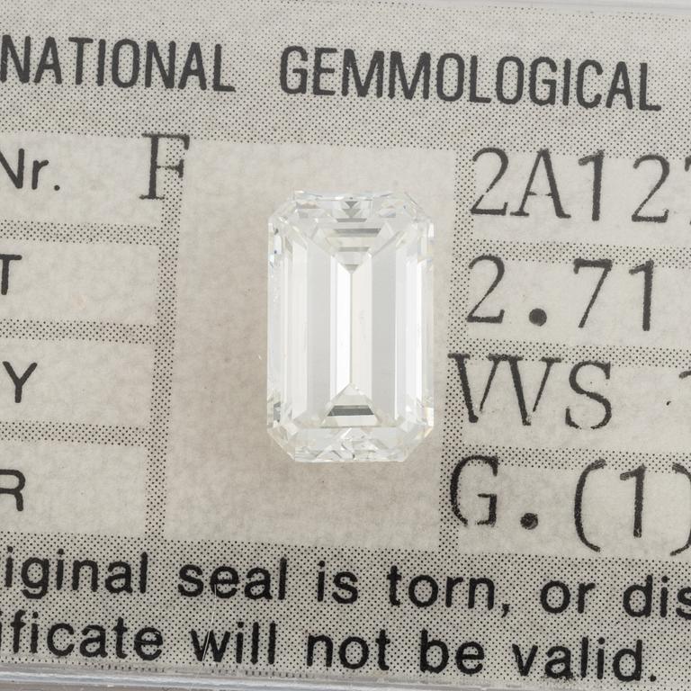 A loose emerald-cut diamond 2.71 ct with accompanying IGI 1989 report.