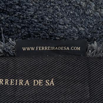 Diana Orving, matta "Disapperance I", handtuftad, ca 404 x 250 cm, Ferreira de Sá, Portugal.