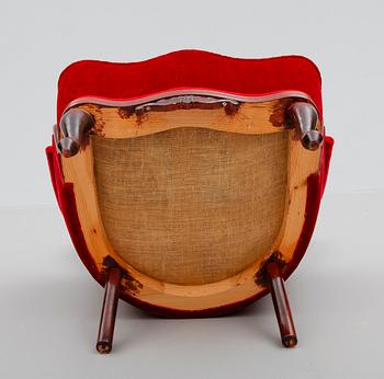 FÅTÖLJ samt fotpall, rokokostil, 1900-talets andra hälft.