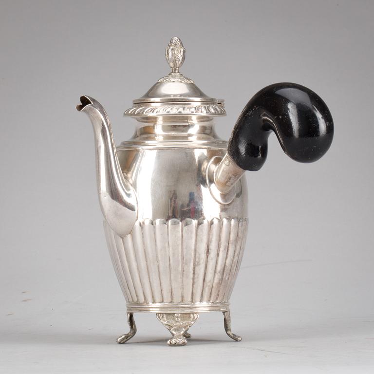 CHOKLADKANNA, silver, empirestil, David Andersen & Comp AB, Stockholm, 1915. Vikt tot 380g.