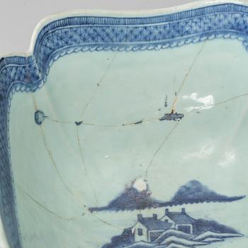 A blue and white saladiere, Qing dynasty, Qianlong (1736-95).