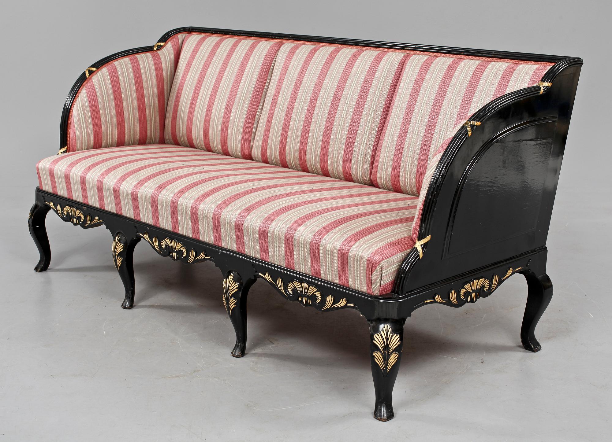 TRÅGSOFFA, rokokostil, 1900-talets första hälft.