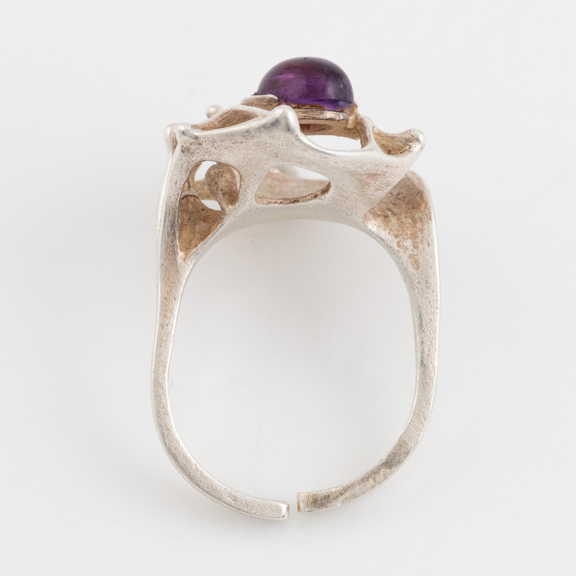 Ring, Juhls, silver med cabochonslipad ametist, Norge.