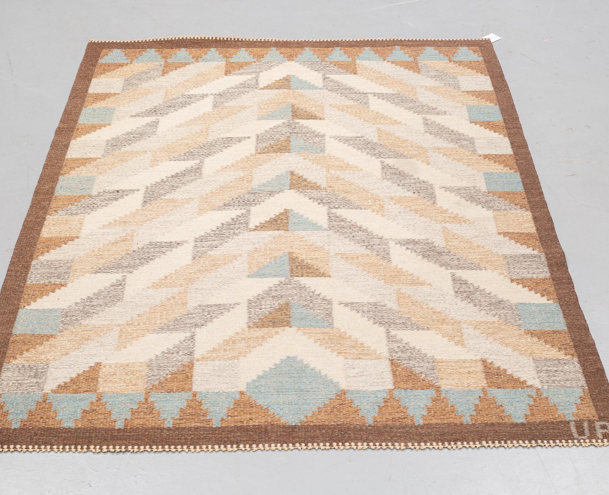 A swedish 1960's - 1970's flat woven carpet, signed UP, (Ulla Parkdahl), around 203 x 141 cm.