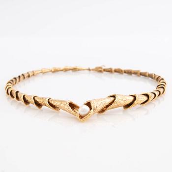 Necklace, 18K gold and pearl.
