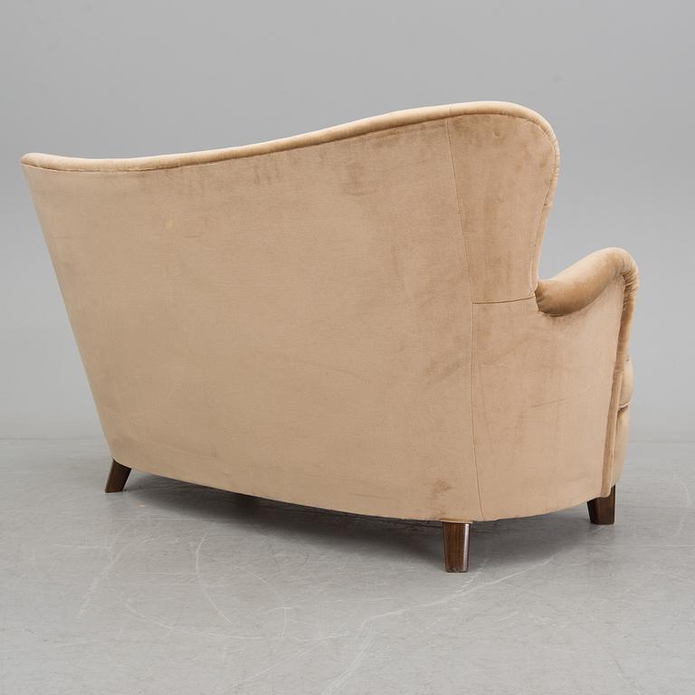 A 1940/50s sofa.