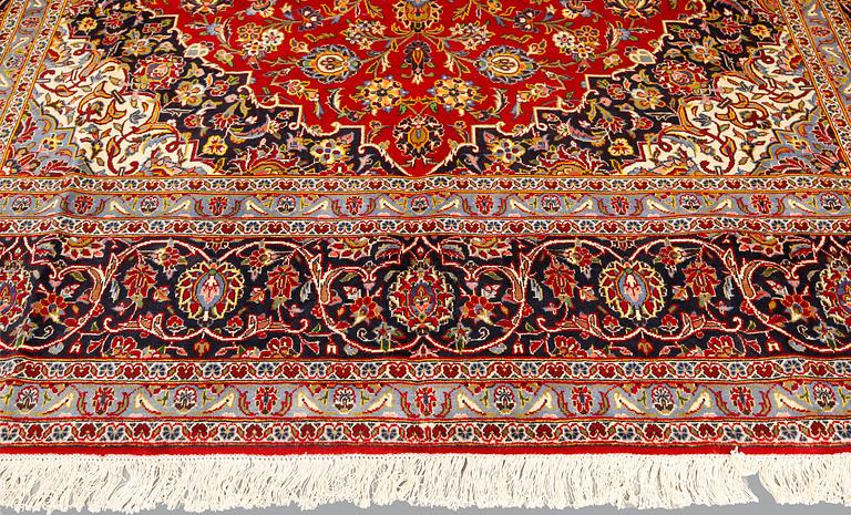 A carpet, Keshan, signed, c. 488 x 294 cm.