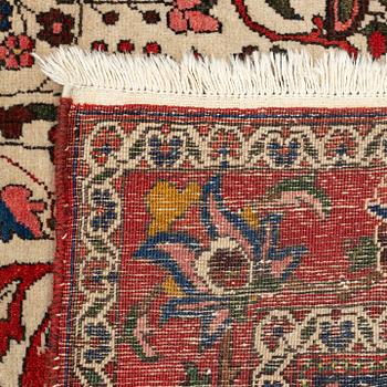 A carpet, Bakthiari, circa 214 x 136 cm.