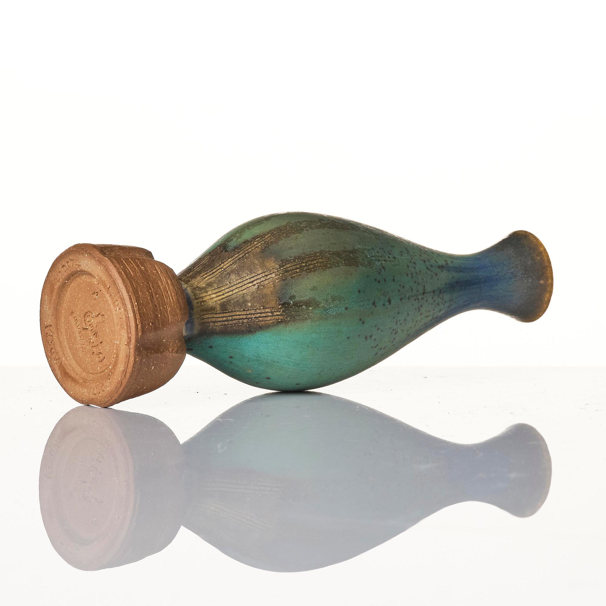 Wilhelm Kåge, a Farsta Spirea stoneware vase, Gustavsberg Studio 1957.