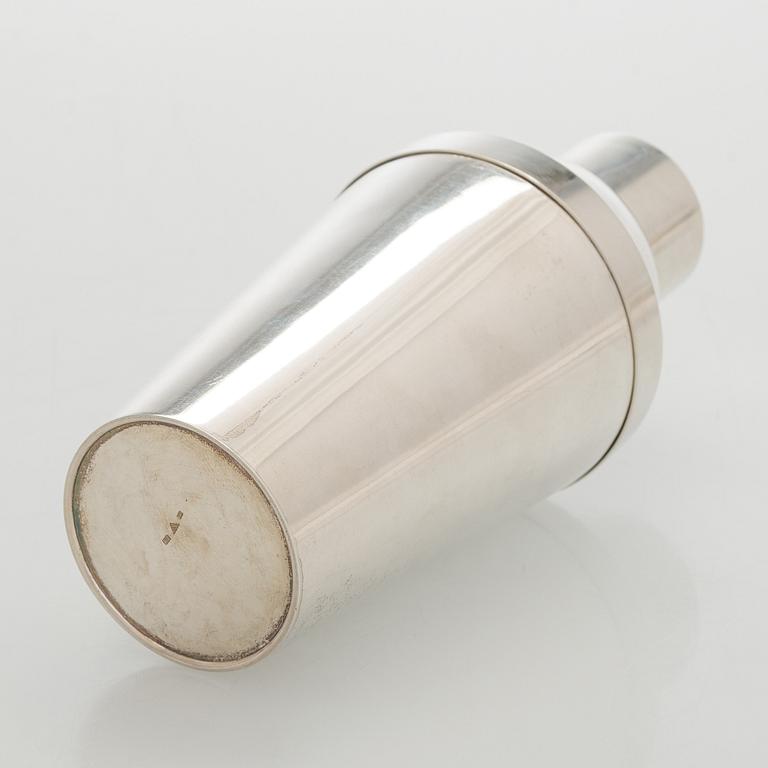 A silver cocktail shaker, Czechoslovakia 1945-1949.
