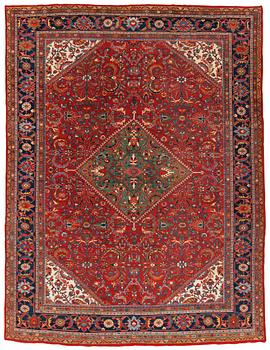 462. A CARPET. A semi-antique Mahal. 427 x 332 cm.