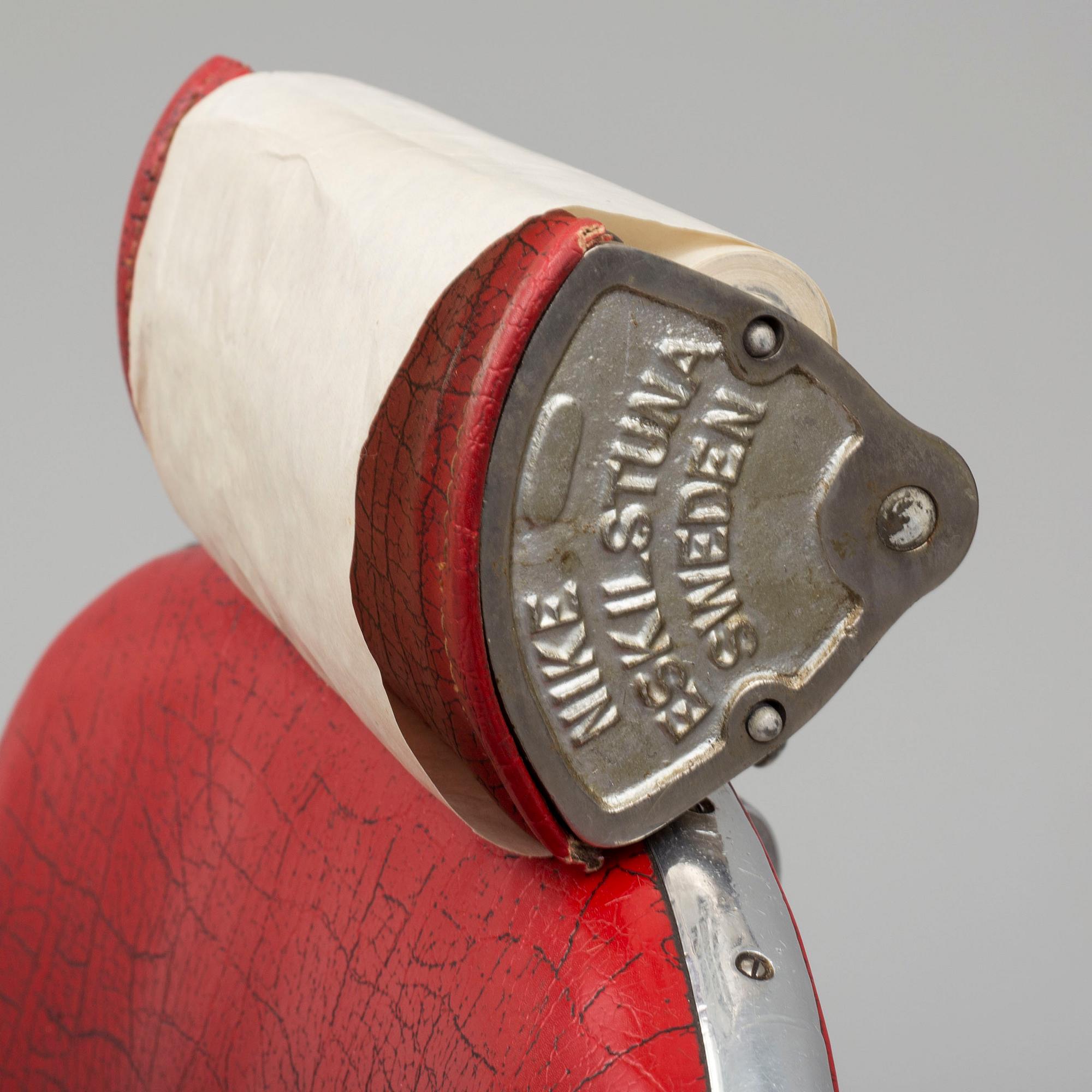 A barber chair by Nike, Eskilstuna.