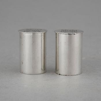 SALT- OCH PEPPARSTRÖARE, silver, Wiwen Nilsson, 1964. Vikt 43 g.