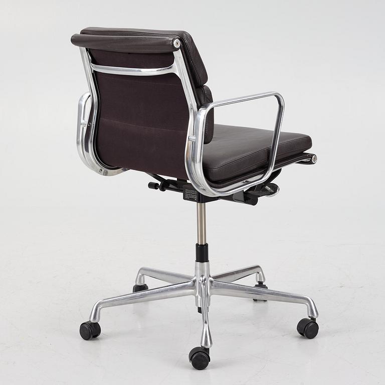 Charles & Ray Eames, kontorsstol, "Soft Pad Chair EA217", Vitra.