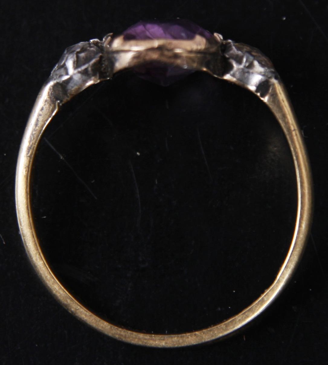 RING, guld 18 K m ametist o rosenstenar, 1920-tal.
