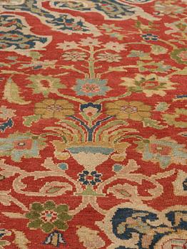 A CARPET. An antique Mahal, a so called Ziegler. 400,5 x 297 cm.