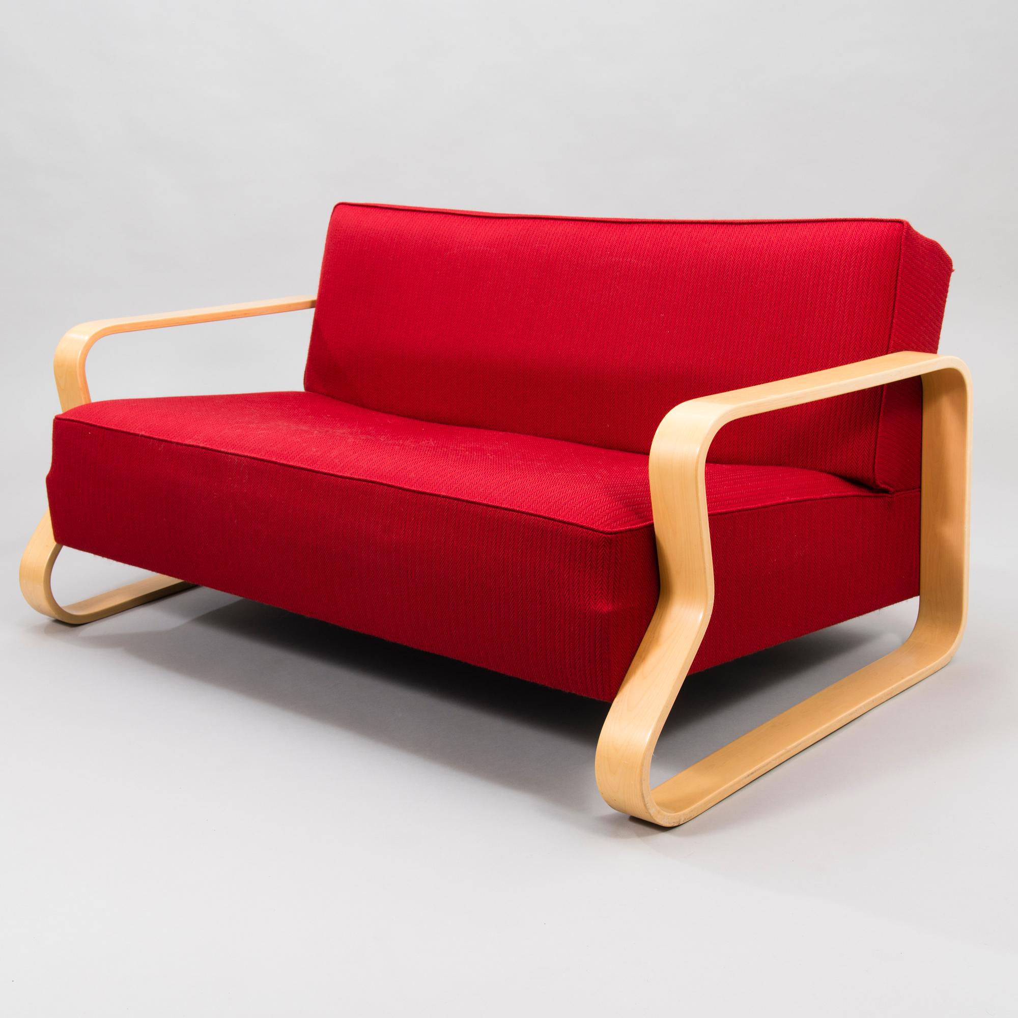 ALVAR AALTO, A late 20th-century '544' sofa for Artek.