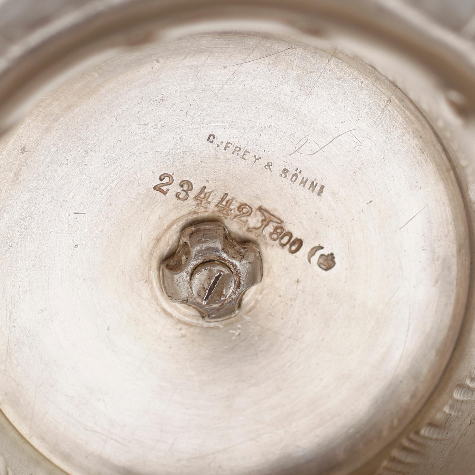 VAS, silver, C Frey & Söhne, Tyskland, 1900-talets första hälft. Vikt ca 449 gram.