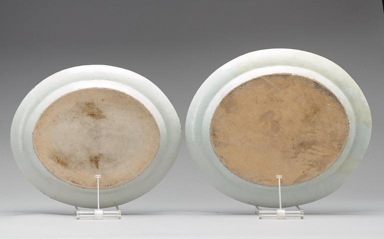 A pair of Canton serving dishes, Qing dynasty, 19th Century.