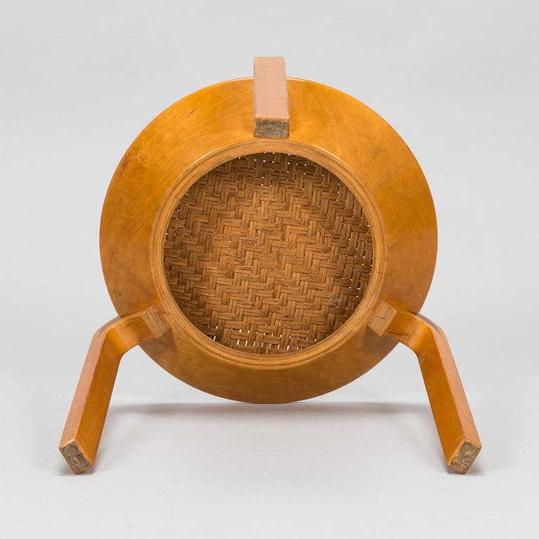 Alvar Aalto, pall, modell V63 för O.Y. Huonekalu-ja Rakennustyötehdas A.B. 1900-talets mitt.