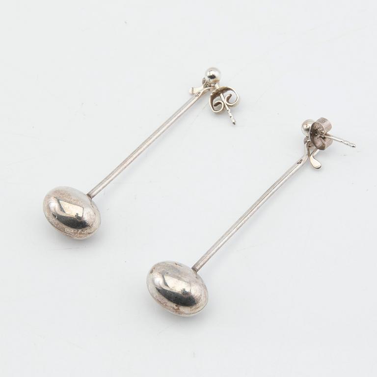 Vivianna Torun Bülow-Hübe, örhängen, ett par, silver, Georg Jensen, Danmark.