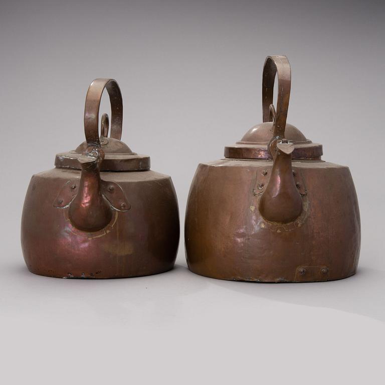 A set of two Finnish copper coffee pots from the middle of the 19th century.