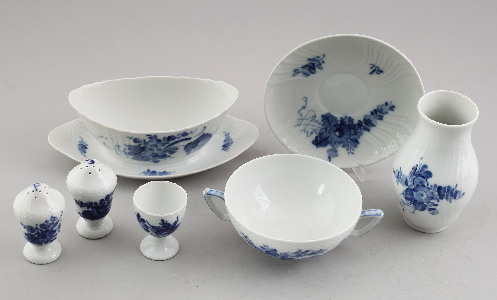 SERVISPORSLIN, 15 delar, porslin, "Blå Blomst", Royal Copenhagen.