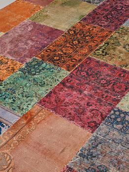 A CARPET, Patchwork, ca 294 x 218,5-219,5 cm.