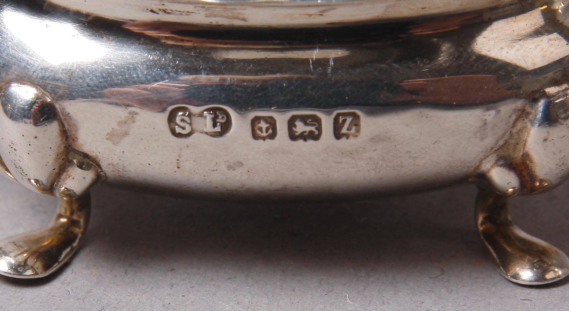 SALTKAR, 2 st, samt STRÖARE, silver, Birmingham 1924.