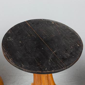 STUBBSTOLAR 2 st och BORD, 1900-tal.