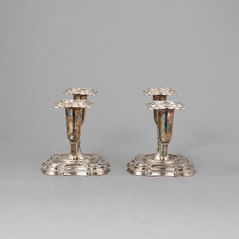 KANDELABRAR, ett par, silver, svenska importstämplar, 1900-talets första hälft.