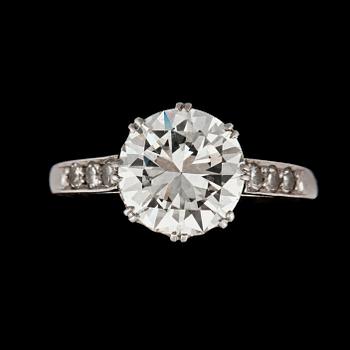 905. RING med briljantslipad diamant ca 2.40 ct. Kvalitet ca I-J/VS.