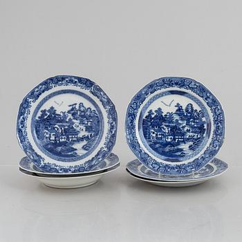A set of eight blue and white export porcelain plates, China, Qianlong (1736-95).