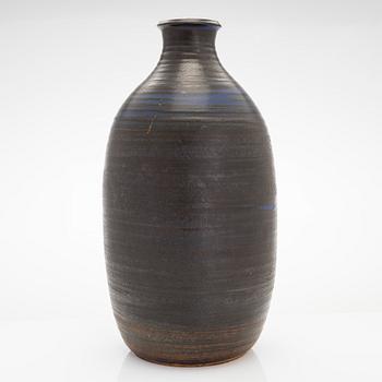 Anja Jaatinen-Winquist, a stoneware vase, signed AIJ ARABIA.