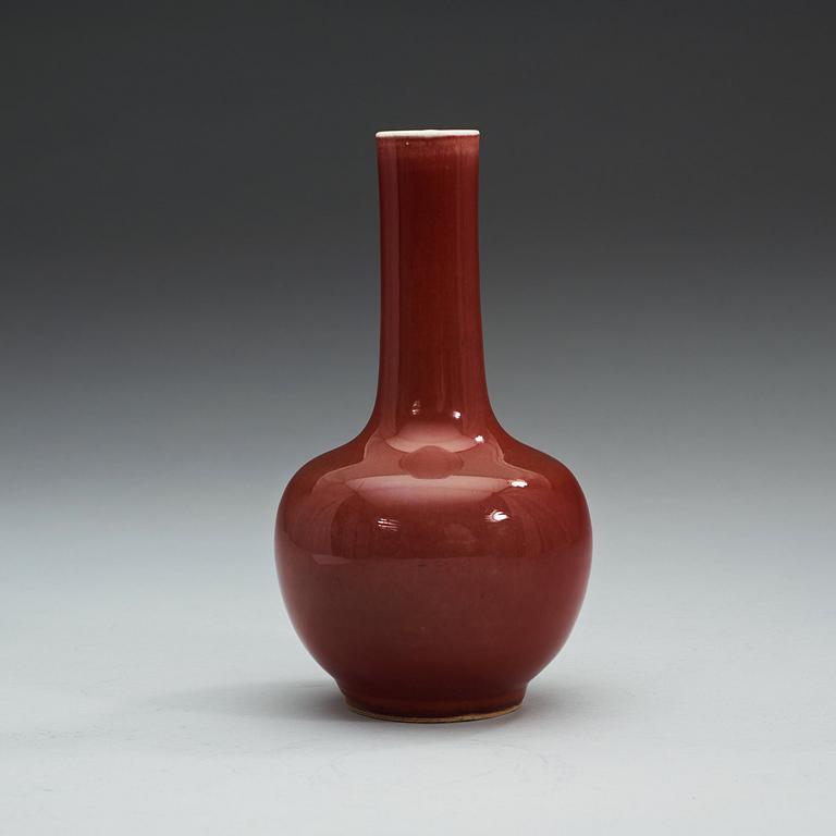 A sang de boef glazed vase, Qing dynasty (1644-1912).