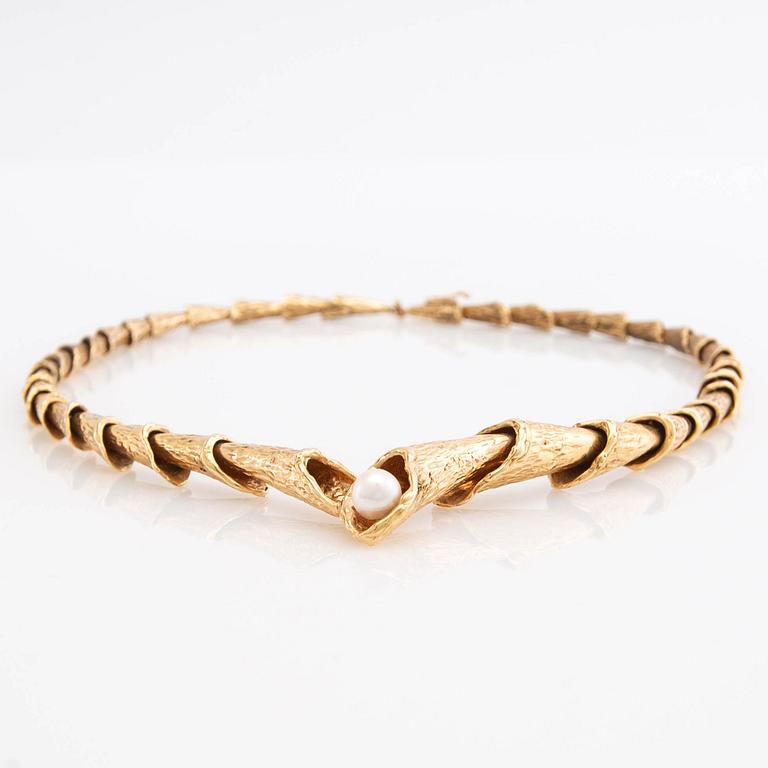 Necklace, 18K gold and pearl.