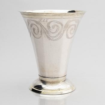 Johan Fredrik Masman, bägare, delvis förgyllt silver, Stockholm 1815. Empire.