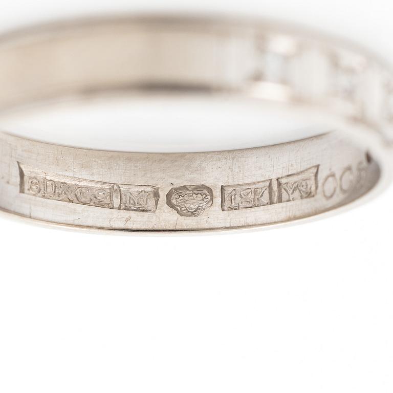 Half-eternity ring, 18K white gold with octagonal-cut diamonds.