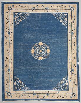 A Chinese rug, old. Circa 360x277 cm.