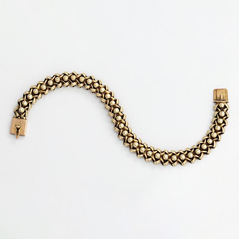 A 14K gold bracelet. Finnish import marks.