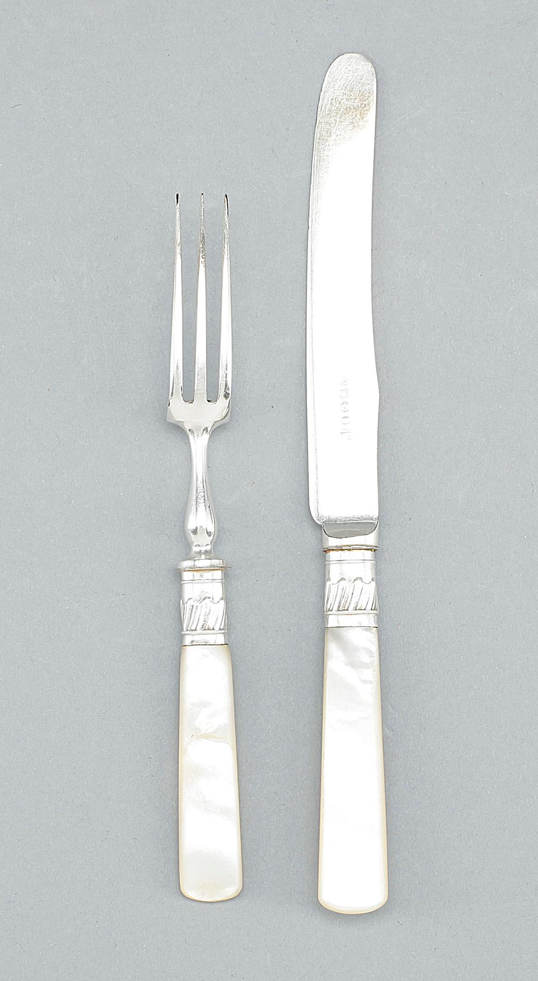 BESTICKSERVIS, 24 delar, nysilver och pärlemor, Allen & Darwin, England, omkring år 1900.