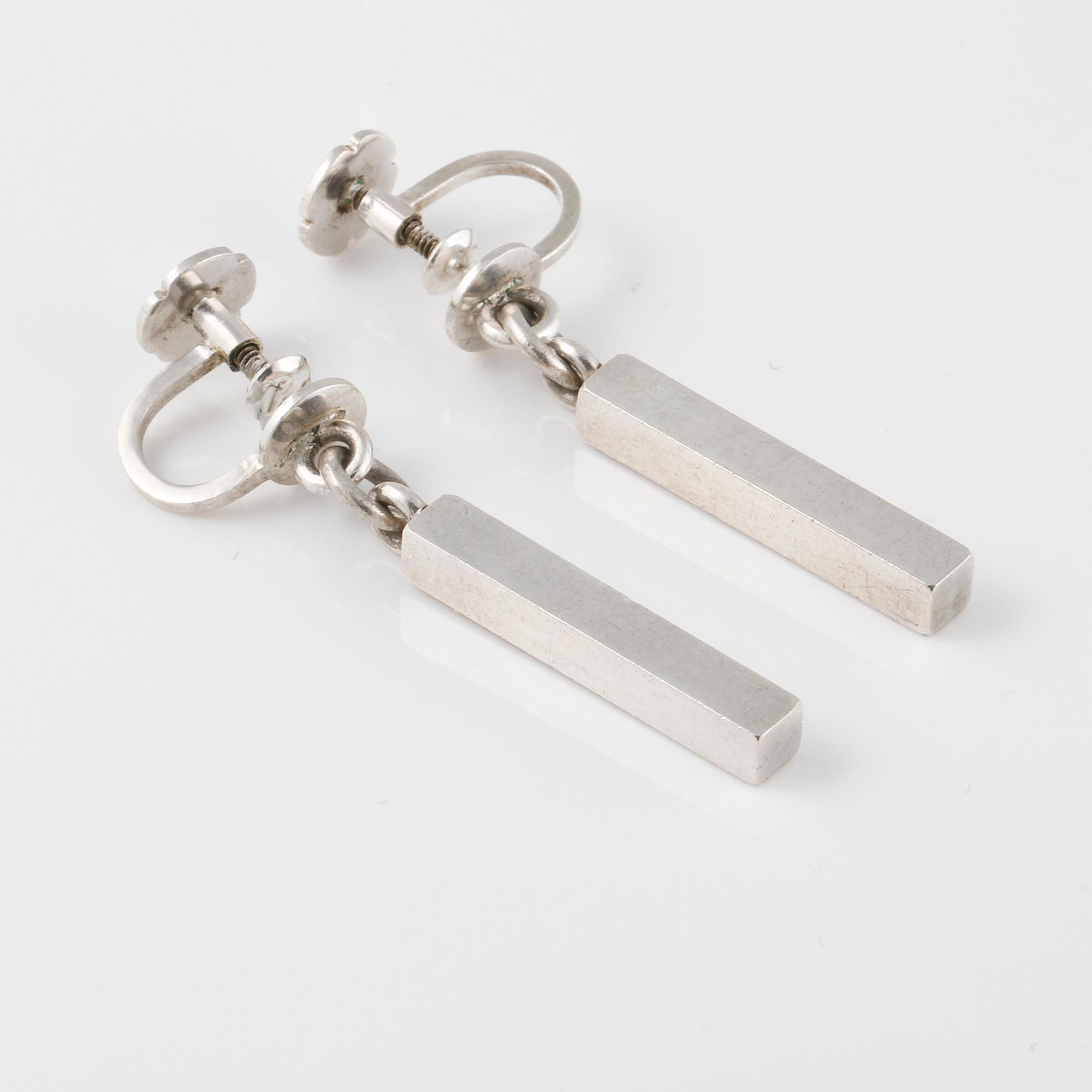 ÖRHÄNGEN, sterlingsilver, Wiwen Nilsson, 1954. Vikt 12,1 gram.