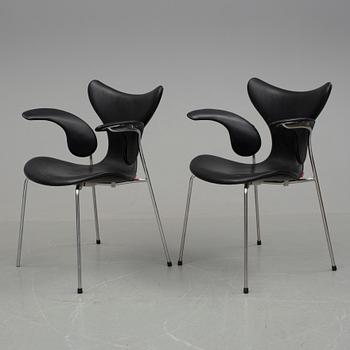 KARMSTOLAR, ett par, Liljan/Måsen, Arne Jacobsen, Fritz Hansen, 2007.