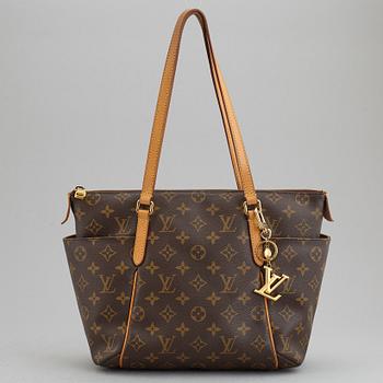 LOUIS VUITTON, a 'Totally PM' monogram canvas bag with bagcharm.