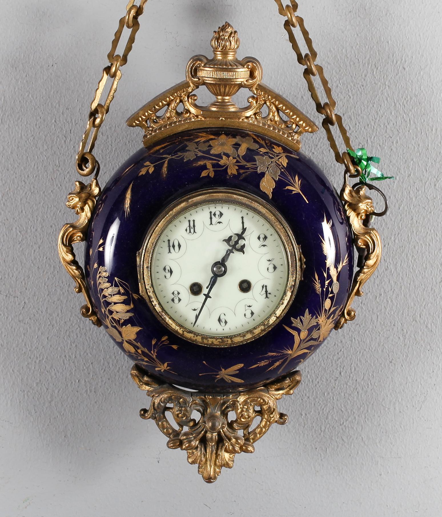 VÄGGPENDYL, porslin, sannolikt Frankrike, omkring år 1900.