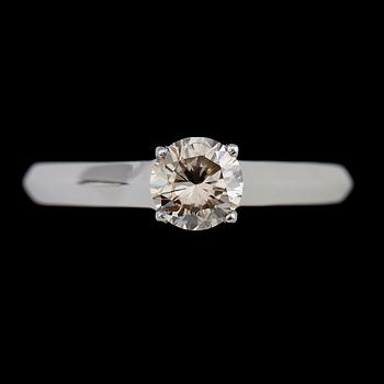 RING, 18K vitguld, briljantslipad diamant ca 0.76 ct. Vikt ca 3 g.